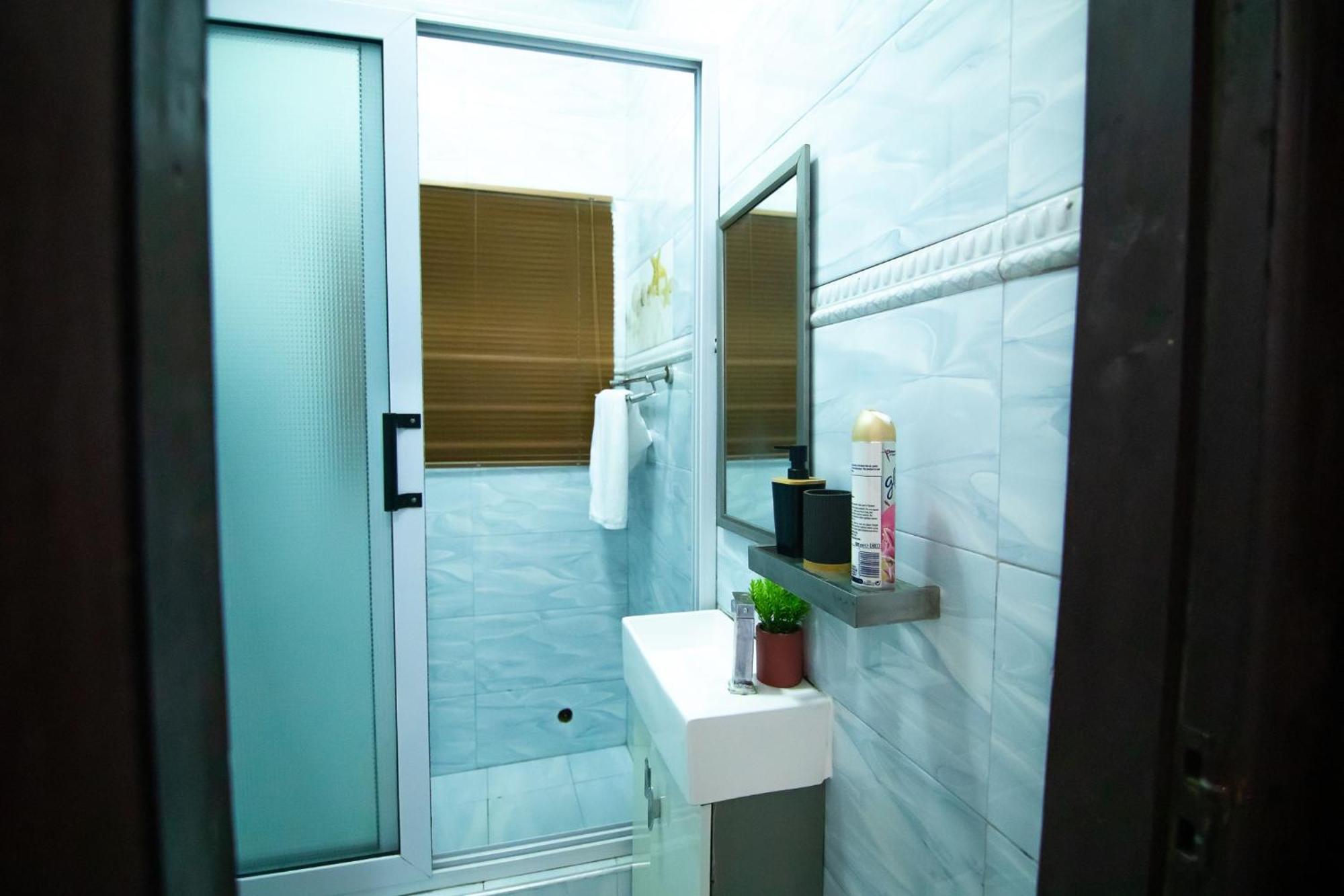 Stylish East Legon Apartment - Ac, Wi-Fi, Netflix أكرا المظهر الخارجي الصورة